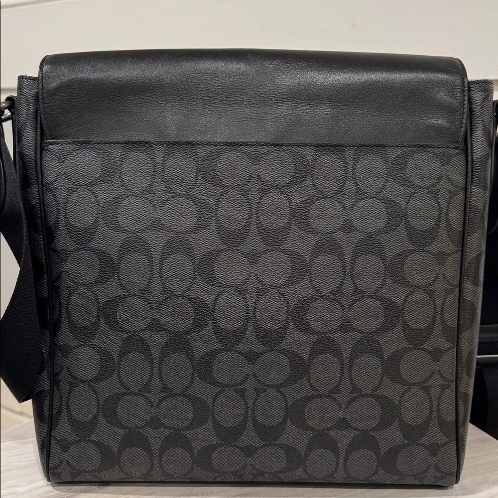 Coach Bag Signature Messenger Flap Crossbody - Picture 7 of 17